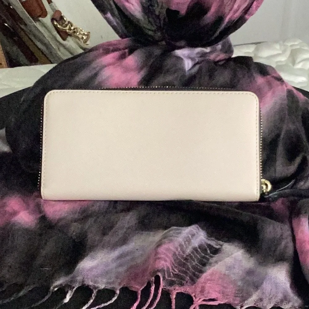 Kate Spade zip around long wallet in tan and black Saffiano leather - Picture 2 of 7